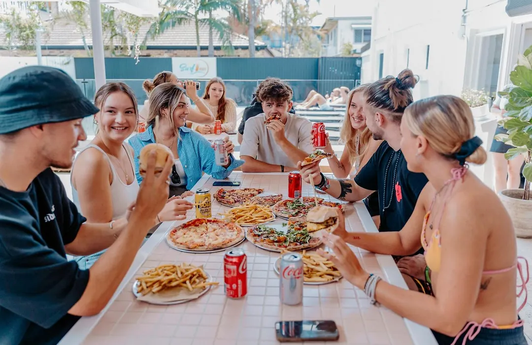 Surf Inn Boutique Backpackers - Free Breakfast-1