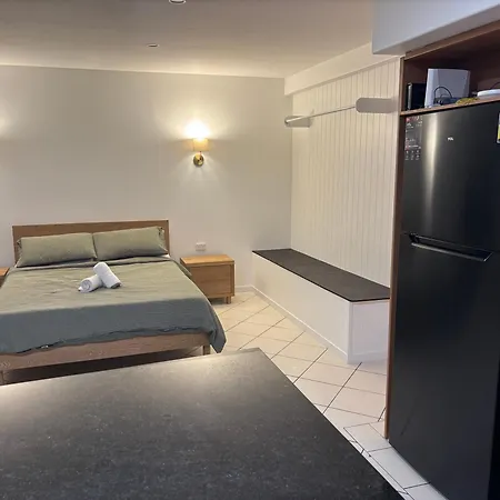 Surf Inn Boutique Backpackers - Free Breakfast-3